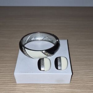 Chico's Black and Cream Jewelry Set